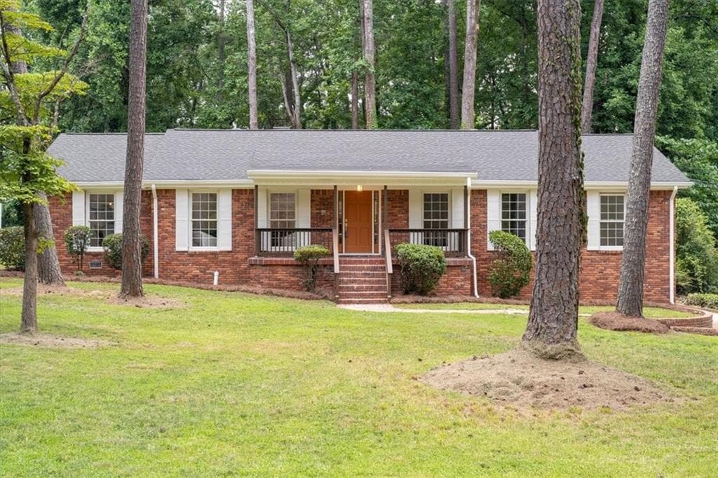 3 bedroom, 3 bathroom, 2,400 sq ft single family residence sold at 761 Lynn Circle, Atlanta, GA 30311