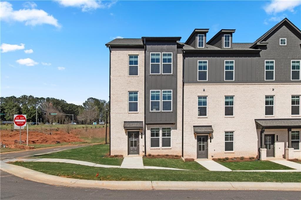 214 Daybreak Lane, Newnan, GA 30265 — most recent listing photo
