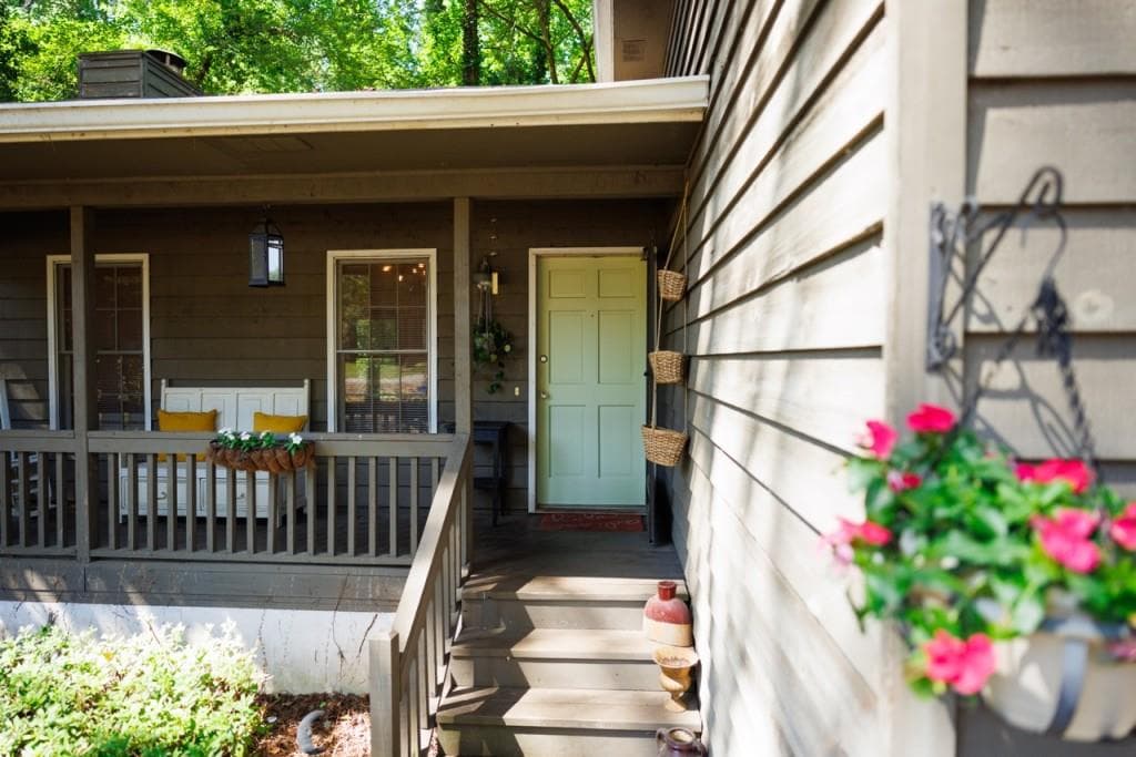 3 bedroom, 2 bathroom, 1,434 sq ft single family residence under contract at 2688 Cranston Lane, Duluth, GA 30096 — photo 2