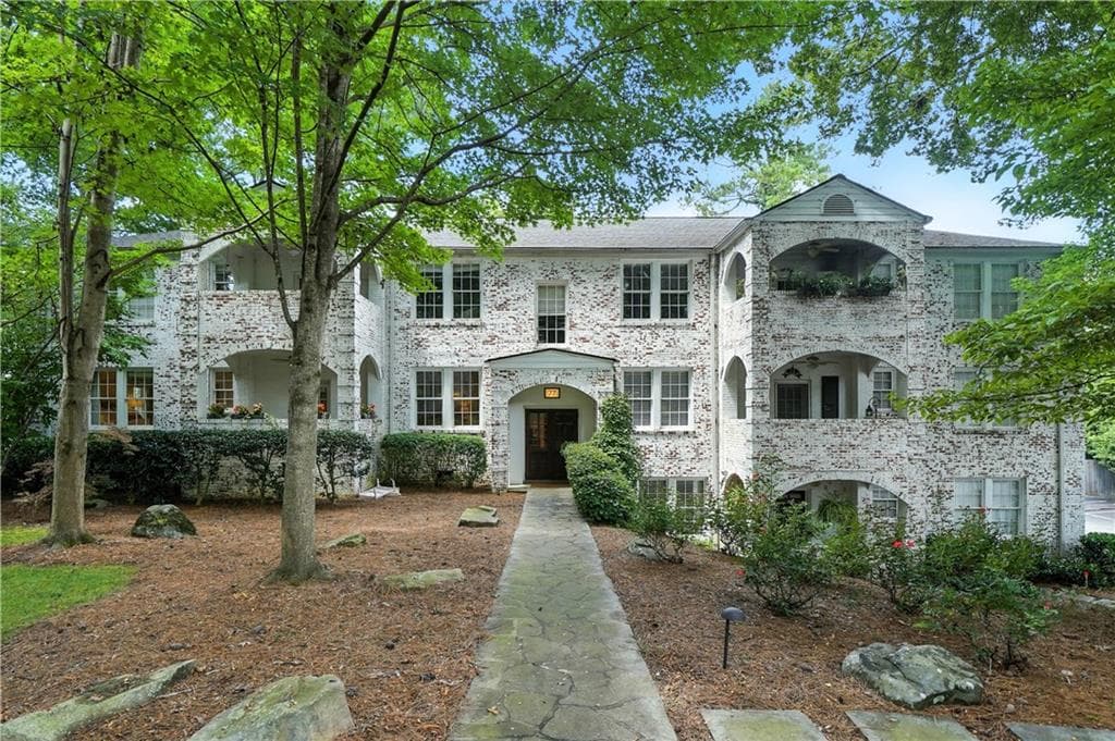 2 bedroom, 2 bathroom, 1,495 sq ft condominium sold at 77 Peachtree Memorial Drive 2, Atlanta, GA 30309