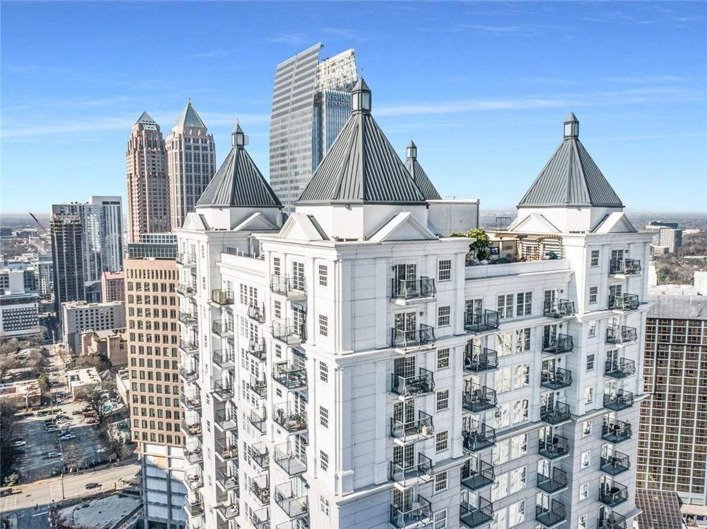 1 bedroom, 2 bathroom, 1,055 sq ft condominium sold at 195 14th Street 902, Atlanta, GA 30309