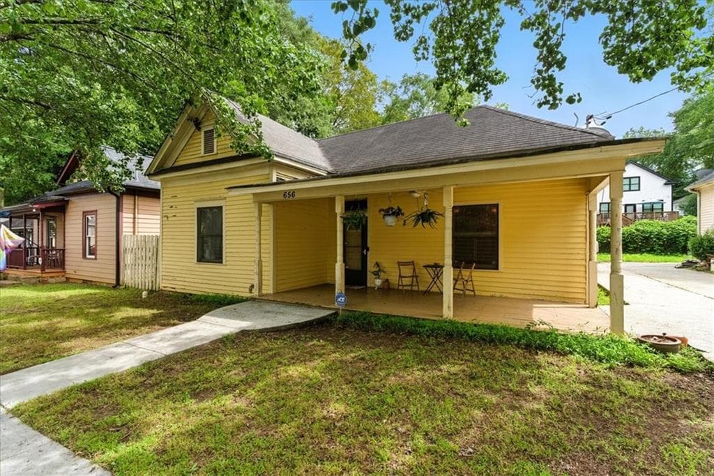 3 bedroom, 2 bathroom, 1,553 sq ft single family residence sold at 656 Shelton Avenue, Atlanta, GA 30310