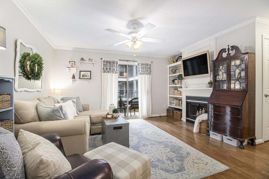 1 bedroom, 1 bathroom, 711 sq ft condominium sold at 106 Granville Court, Atlanta, GA 30328