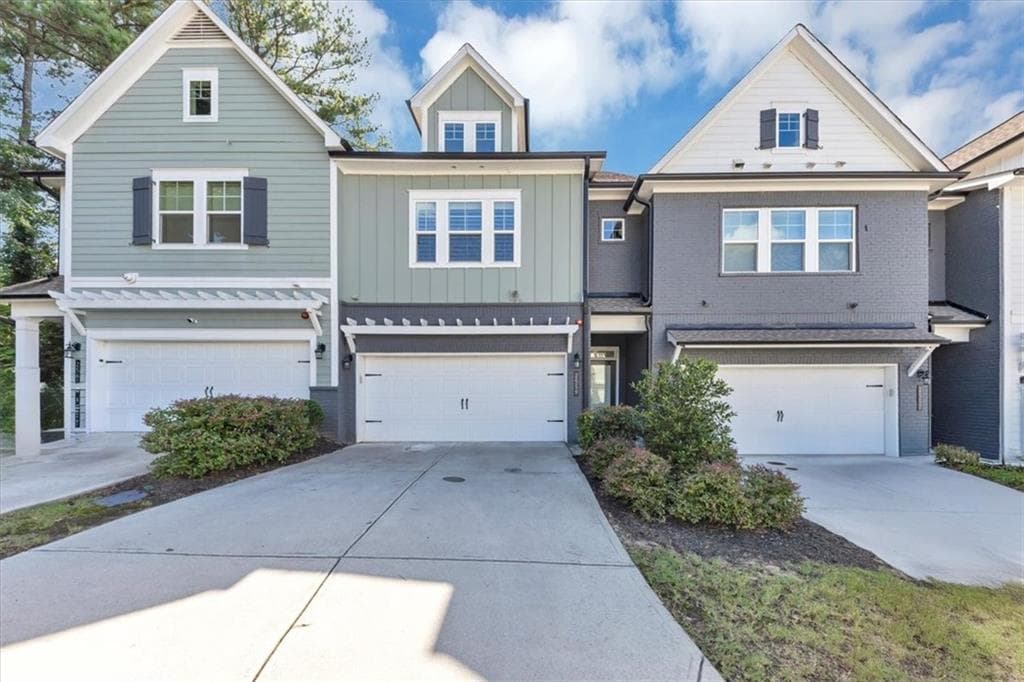 3 bedroom, 3 bathroom, 1,850 sq ft townhouse sold at 2559 Oakbourne Lane, Smyrna, GA 30080