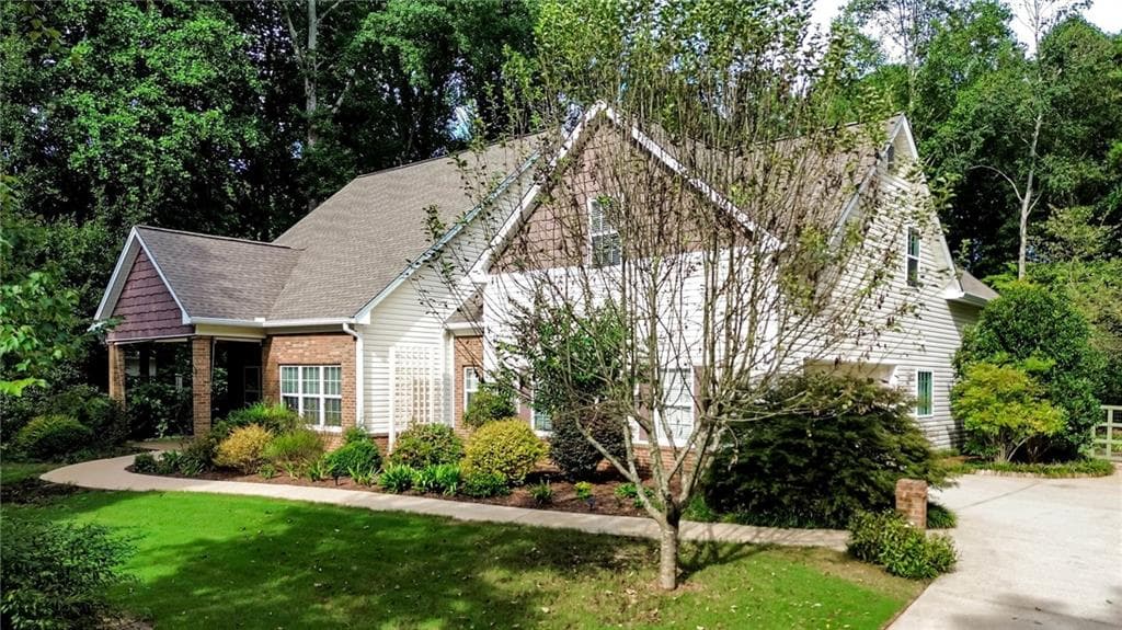 445 Tuxedo Drive, Commerce, GA 30530 — most recent listing photo