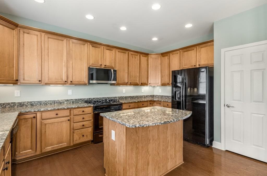 3 bedroom, 4 bathroom, 1,924 sq ft townhouse for rent at 1035 E Paces Lane, Atlanta, GA 30326 for $3,800 a month — photo 8