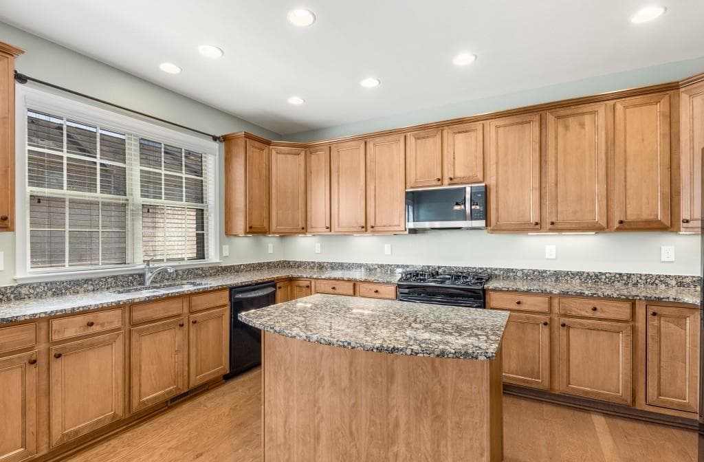 3 bedroom, 4 bathroom, 1,924 sq ft townhouse for rent at 1035 E Paces Lane, Atlanta, GA 30326 for $3,800 a month — photo 9