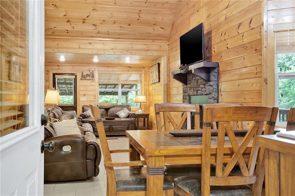 3 bedroom, 3 bathroom, 2,280 sq ft single family residence for sale at 1122 Beaver Lake Drive, Ellijay, GA 30540 — photo 7