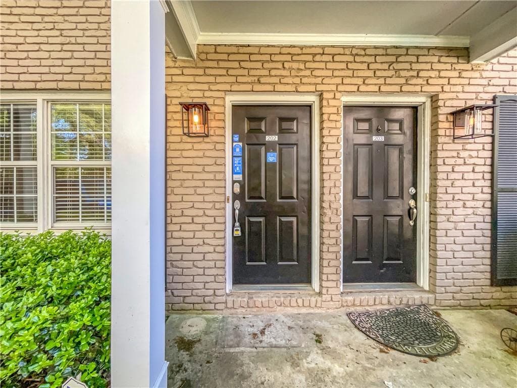 2 bedroom, 2 bathroom, 950 sq ft townhouse sold at 2232 Dunseath Avenue 202, Atlanta, GA 30318