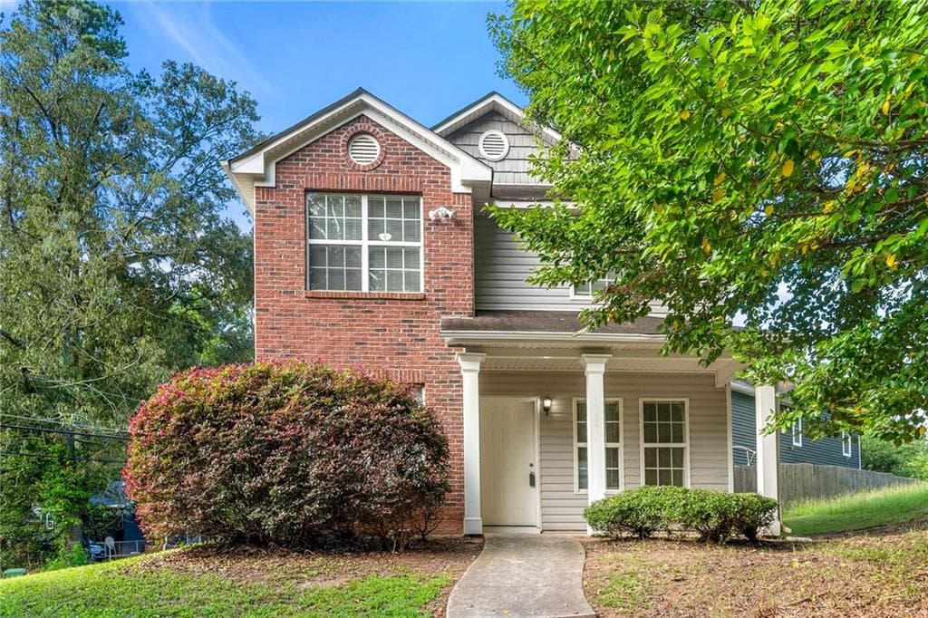 4 bedroom, 3 bathroom, 1,566 sq ft single family residence sold at 4042 Fairburn Avenue, Atlanta, GA 30331