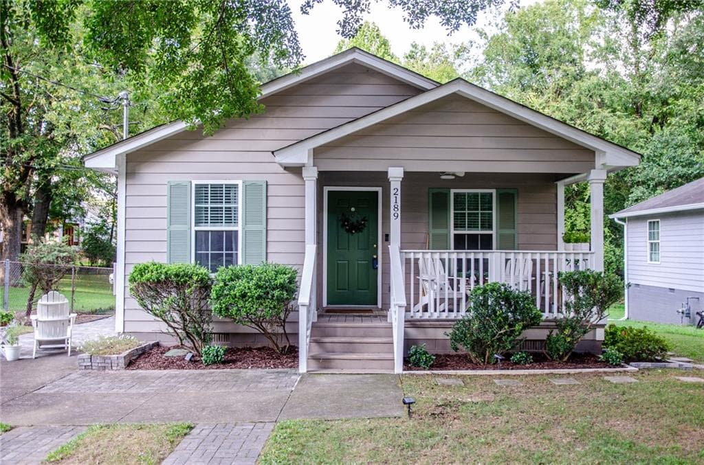 3 bedroom, 2 bathroom, 1,047 sq ft single family residence sold at 2189 Forrest Place, Atlanta, GA 30318