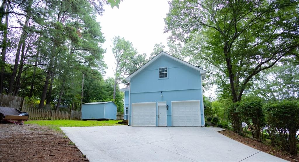 5 bedroom, 3 bathroom, 3,109 sq ft single family residence under contract at 3233 River Oak Place, Lawrenceville, GA 30044 — photo 3