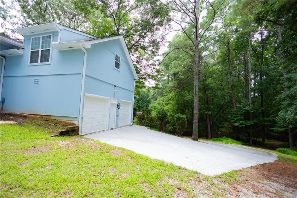 5 bedroom, 3 bathroom, 3,109 sq ft single family residence under contract at 3233 River Oak Place, Lawrenceville, GA 30044 — photo 5