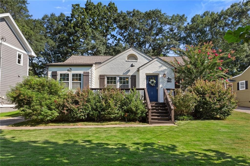 3 bedroom, 2 bathroom, 1,800 sq ft single family residence sold at 1724 Clifton Way, Atlanta, GA 30316