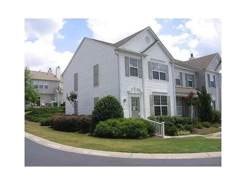 3 bedroom, 3 bathroom, 1,386 sq ft townhouse for sale at 1035 Prestwyck Court, Alpharetta, GA 30004 — photo 2