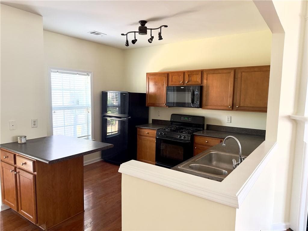 3 bedroom, 3 bathroom, 1,386 sq ft townhouse for sale at 1035 Prestwyck Court, Alpharetta, GA 30004 — photo 7