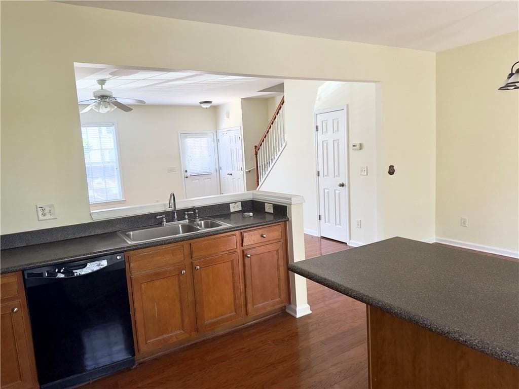 3 bedroom, 3 bathroom, 1,386 sq ft townhouse for sale at 1035 Prestwyck Court, Alpharetta, GA 30004 — photo 8