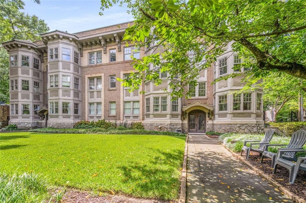 2 bedroom, 2 bathroom, 1,524 sq ft condominium sold at 1156 Piedmont Avenue A4, Atlanta, GA 30309