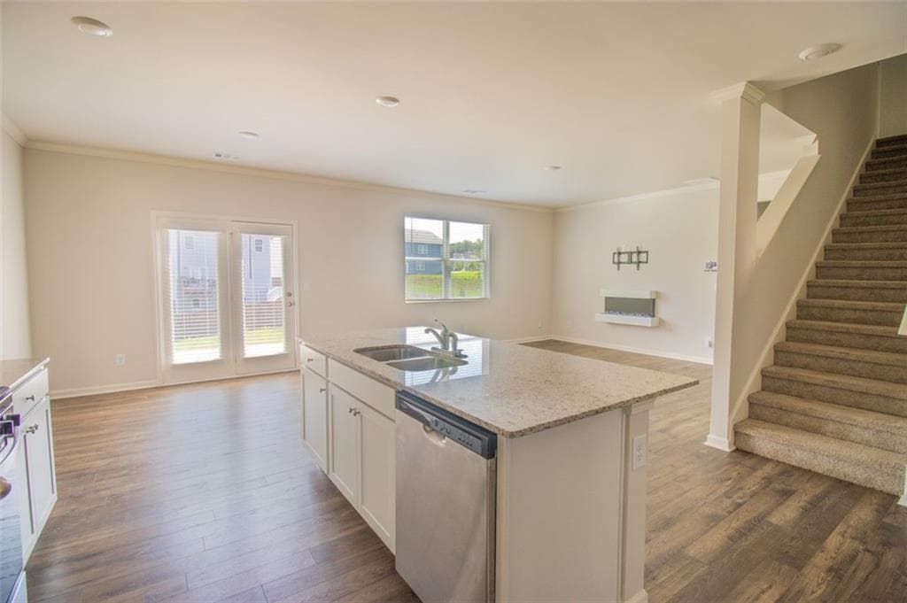 5 bedroom, 3 bathroom, 2,563 sq ft single family residence under contract at 69 Fonthill Cove, Braselton, GA 30517 — photo 3