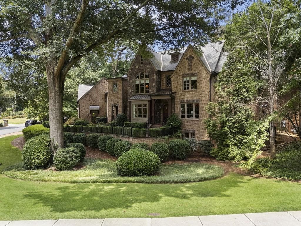 75 Forrest Lake Drive, Sandy Springs, GA 30327 — most recent listing photo