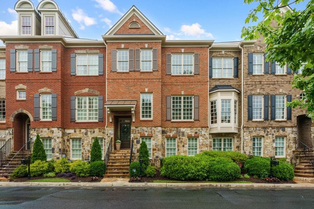 3 bedroom, 4 bathroom, 3,242 sq ft townhouse sold at 1227 Parkside Village Drive, Marietta, GA 30060