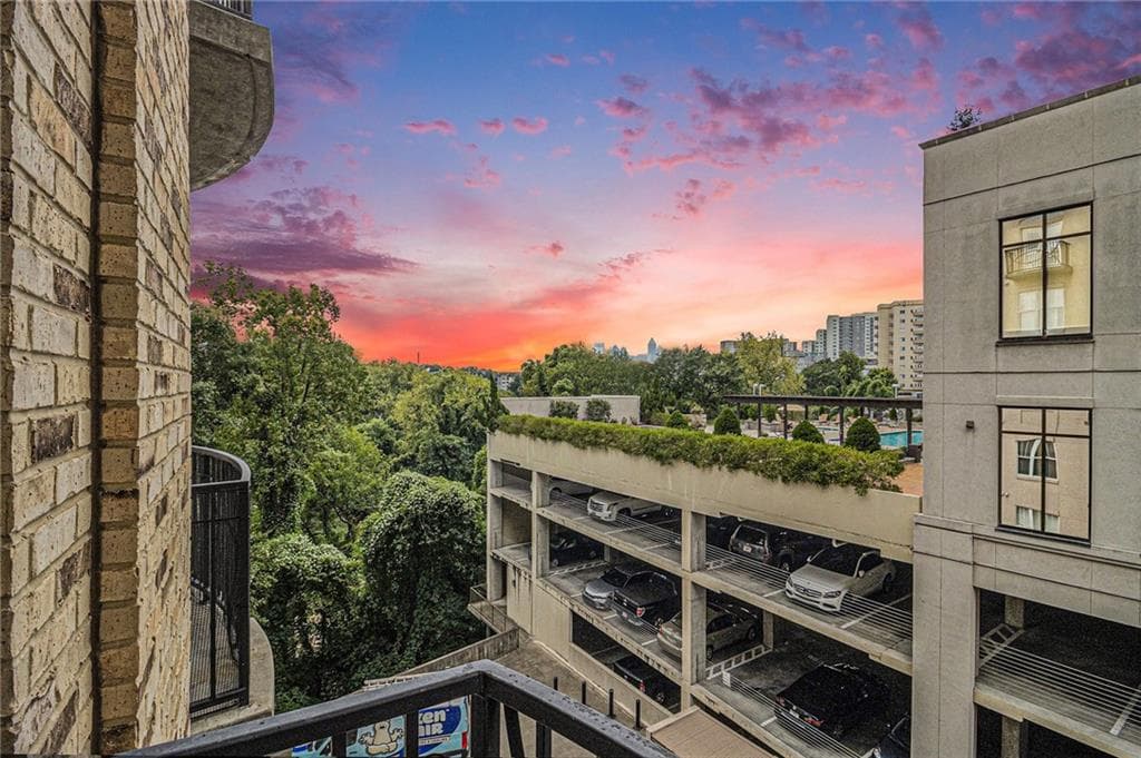 1 bedroom, 1 bathroom, 629 sq ft condominium sold at 2255 Peachtree Road 527, Atlanta, GA 30309