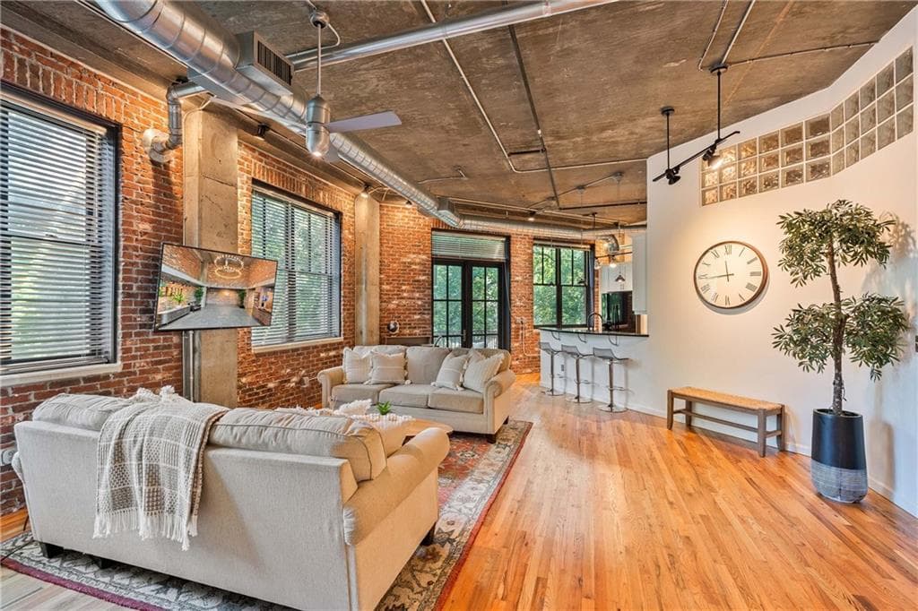 2 bedroom, 2 bathroom, 1,232 sq ft condominium sold at 3235 Roswell Road 505, Atlanta, GA 30305