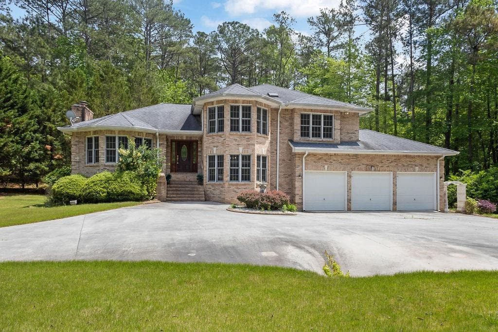 6 bedroom, 4 bathroom, 5,115 sq ft single family residence sold at 5302 Greenway Drive, Villa Rica, GA 30180