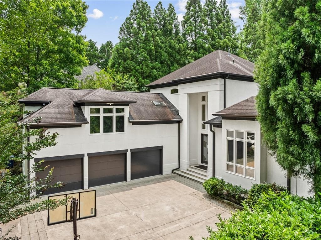 4 bedroom, 5 bathroom, 3,770 sq ft single family residence sold at 4000 Wieuca Road NE, Atlanta, GA 30342