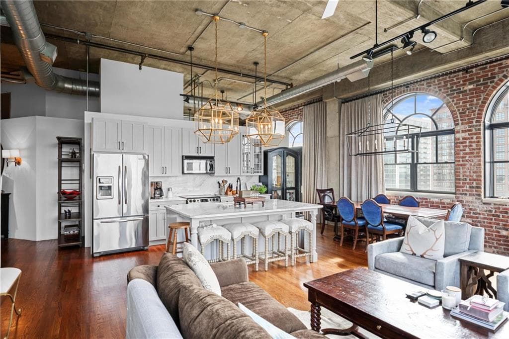 2 bedroom, 2 bathroom, 1,551 sq ft condominium sold at 3180 Mathieson Drive 1205, Atlanta, GA 30305