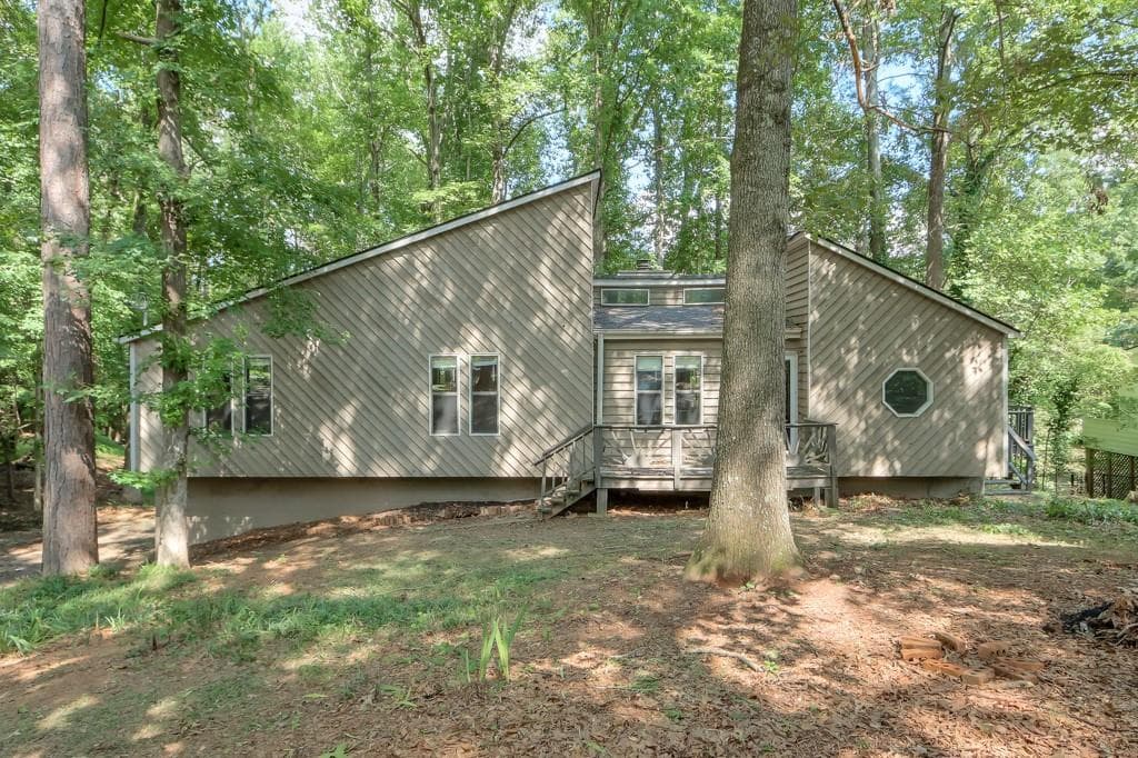 3 bedroom, 2 bathroom, 2,060 sq ft single family residence sold at 292 Hill Crest Circle, Woodstock, GA 30188