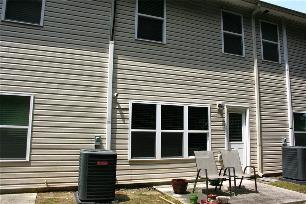 3 bedroom, 3 bathroom, 1,630 sq ft townhouse under contract at 6152 OAKLEY Road, Union City, GA 30291 — photo 3