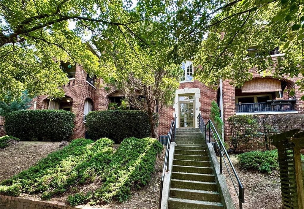 1 bedroom, 1 bathroom, 648 sq ft condominium sold at 795 PONCE DE LEON B4, Atlanta, GA 30306