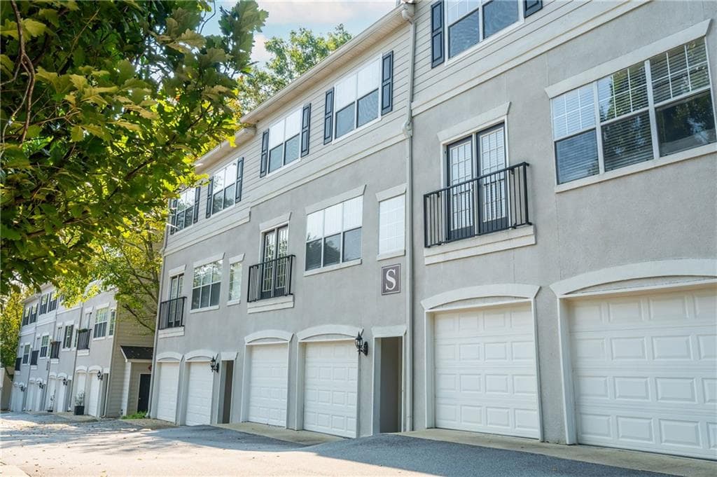 2 bedroom, 3 bathroom, 1,266 sq ft townhouse sold at 1150 Collier Road 2S, Atlanta, GA 30318