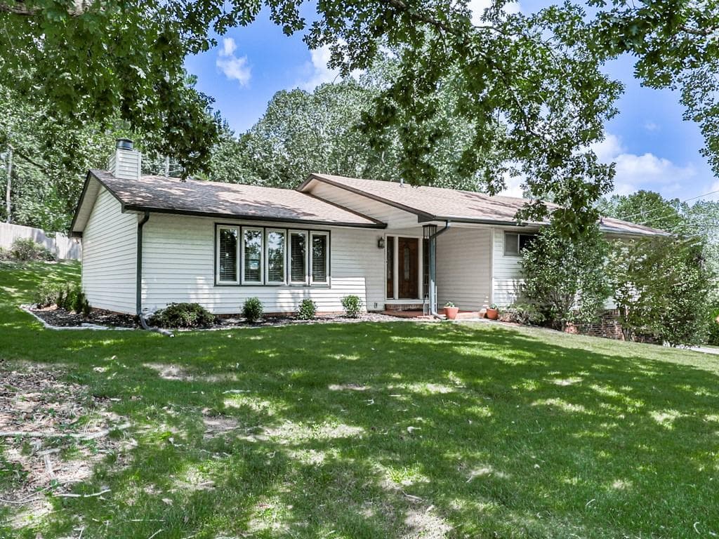 3 bedroom, 3 bathroom, 2,809 sq ft single family residence sold at 3709 Shiloh Trail West Trail, Kennesaw, GA 30144