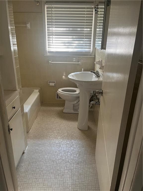 3 bedroom, 3 bathroom, 2,360 sq ft single family residence for sale at 2772 S Clark Drive, Atlanta, GA 30344 — photo 9
