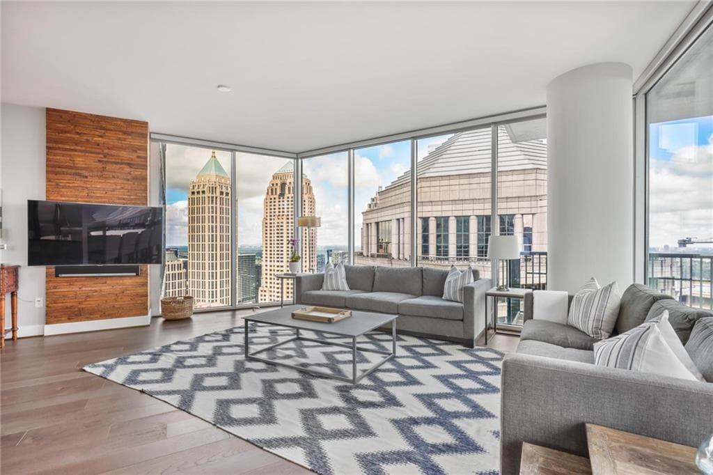 2 bedroom, 3 bathroom, 1,505 sq ft condominium sold at 1080 Peachtree Street 3303, Atlanta, GA 30309