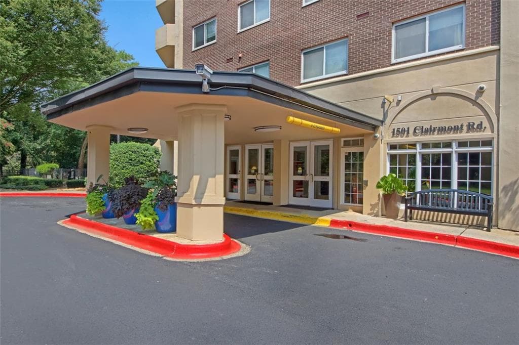 2 bedroom, 2 bathroom, 1,160 sq ft condominium sold at 1501 CLAIRMONT Road 1424, Decatur, GA 30033