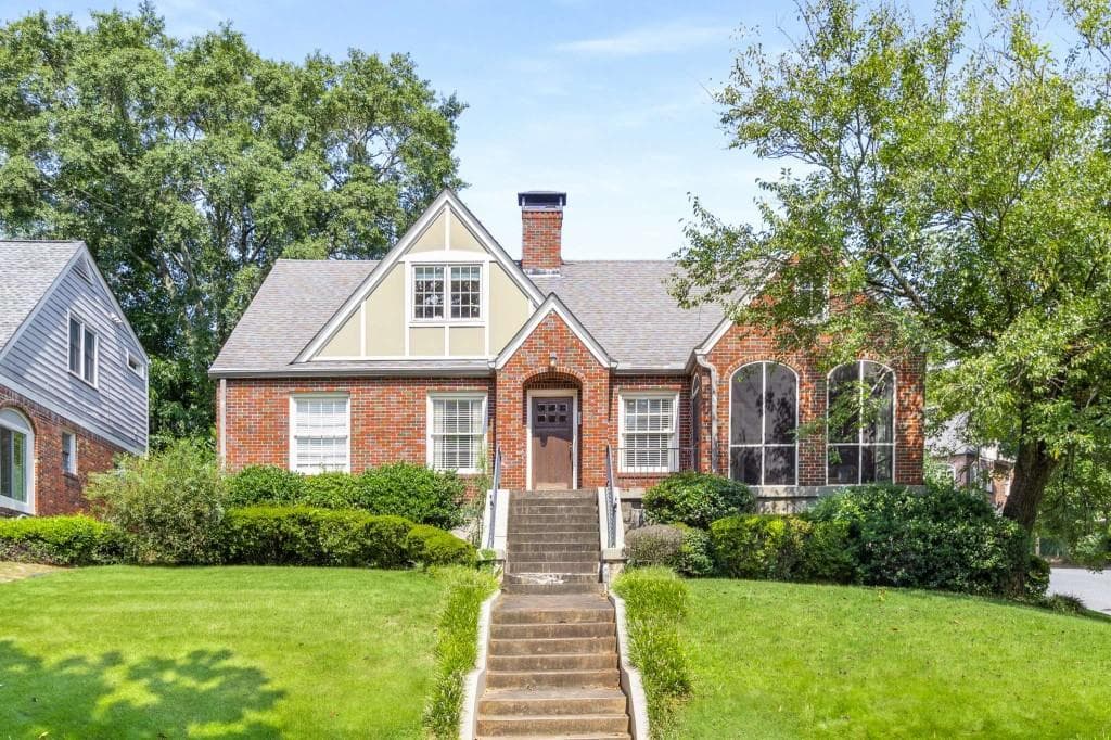4 bedroom, 4 bathroom, 2,800 sq ft single family residence sold at 1076 Lanier Boulevard, Atlanta, GA 30306