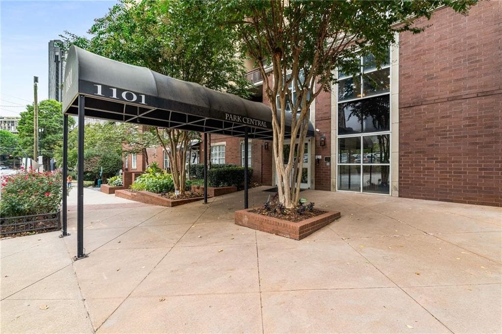 1 bedroom, 1 bathroom, 781 sq ft condominium sold at 1101 Juniper Street 925, Atlanta, GA 30309