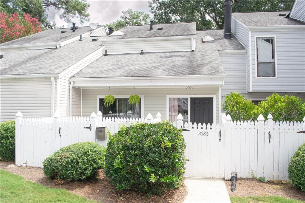 2 bedroom, 2 bathroom, 1,372 sq ft condominium sold at 2685 Meadowlawn Drive, Marietta, GA 30067