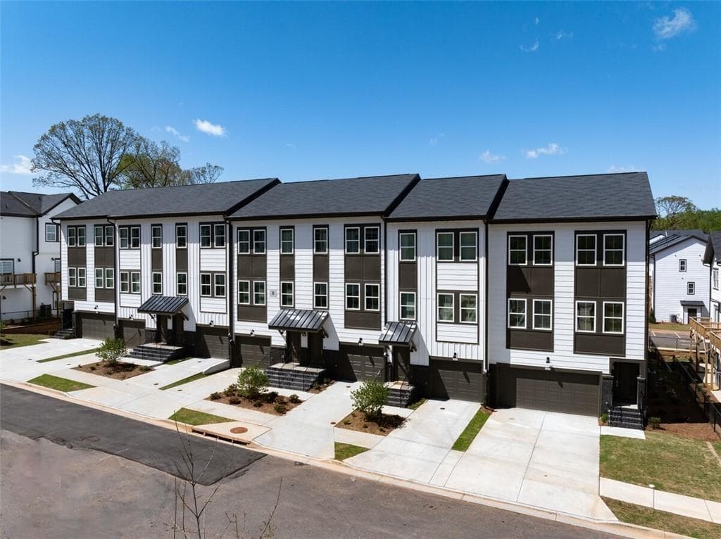 1 bedroom, 2 bathroom, 1,048 sq ft townhouse for rent at 3960 Redan Road A1, Stone Mountain, GA 30083 for $2,061 a month