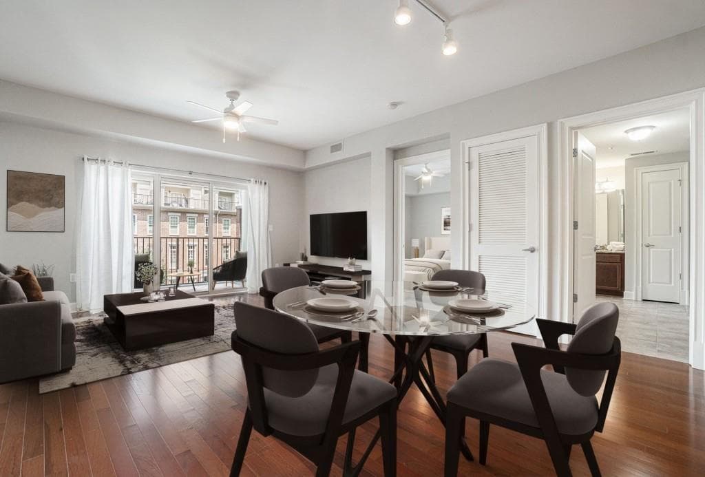 1 bedroom, 1 bathroom, 950 sq ft condominium sold at 200 River Vista Drive 412, Atlanta, GA 30339