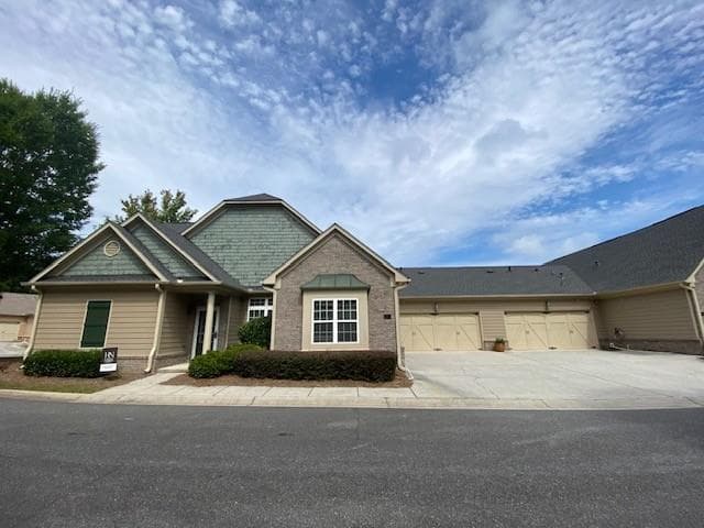 2 bedroom, 2 bathroom, 1,767 sq ft condominium sold at 223 Glens Loop, Woodstock, GA 30188