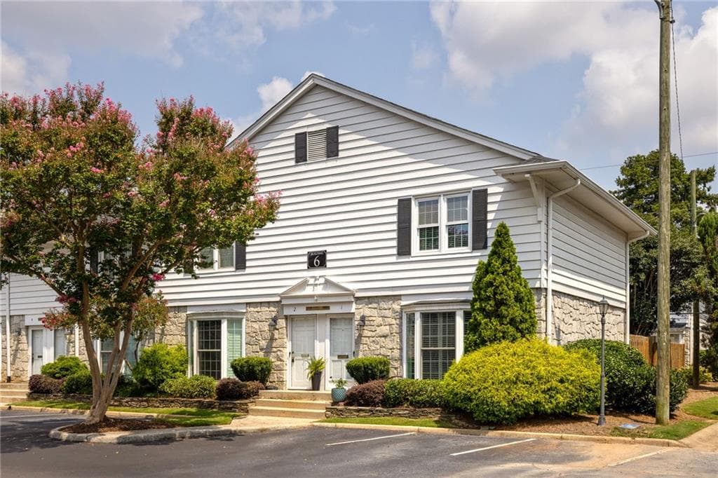 2 bedroom, 2 bathroom, 1,108 sq ft townhouse sold at 136 Peachtree Memorial Drive GA1, Atlanta, GA 30309