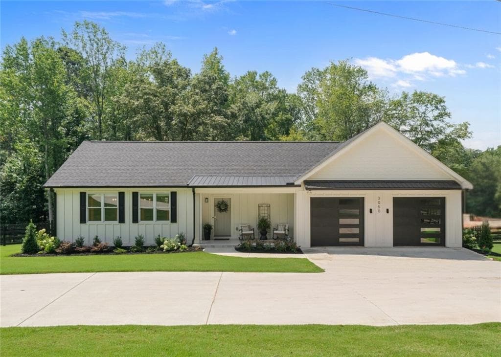 3 bedroom, 2 bathroom, 2,600 sq ft single family residence sold at 3050 Batesville Road, Woodstock, GA 30188