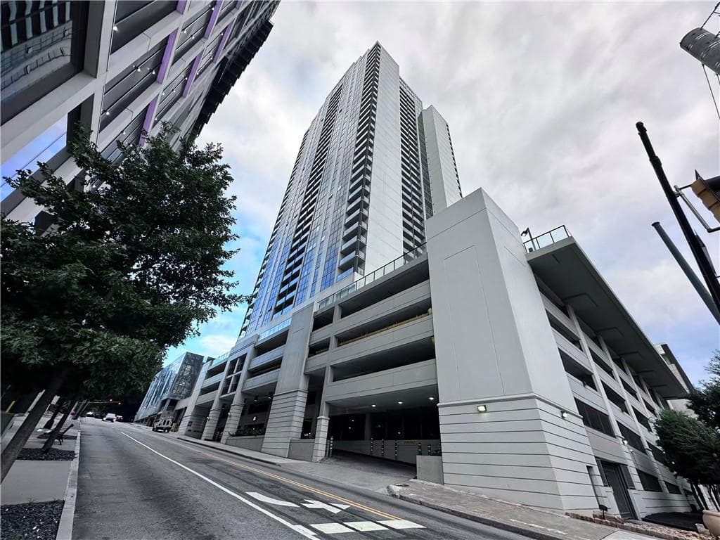 1 bedroom, 1 bathroom, 625 sq ft condominium sold at 1280 W Peachtree Street 1202, Atlanta, GA 30309