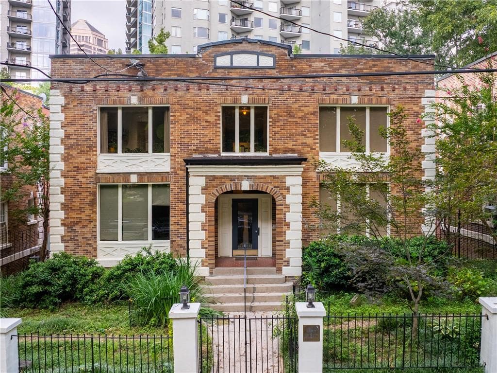 1 bedroom, 2 bathroom, 800 sq ft condominium sold at 1100 Piedmont Avenue 5, Atlanta, GA 30309