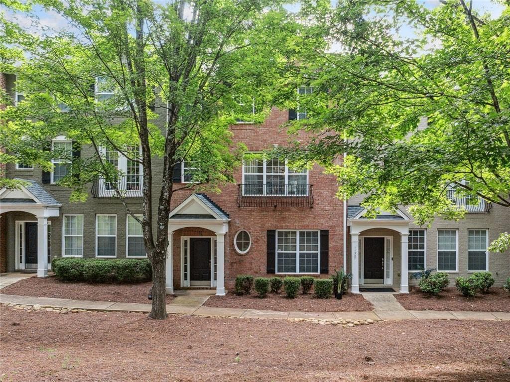 4 bedroom, 4 bathroom, 2,448 sq ft condominium sold at 11335 Musette Circle, Alpharetta, GA 30009