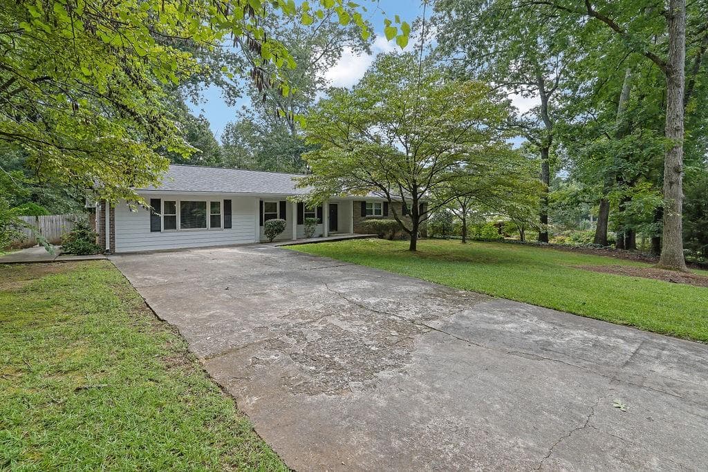 3 bedroom, 2 bathroom, 1,866 sq ft single family residence sold at 558 Dorsey Circle, Lilburn, GA 30047